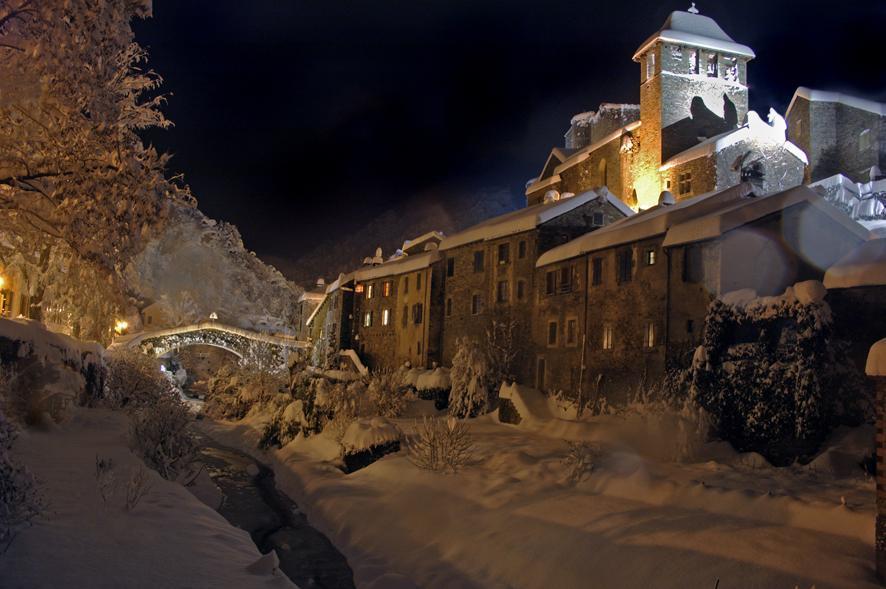 Hotel Restaurant Le Relays Du Chasteau - Logis Hotel Brousse-le-Chateau Exterior foto